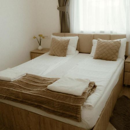 Casa Abiiani Hotel Oradea Buitenkant foto