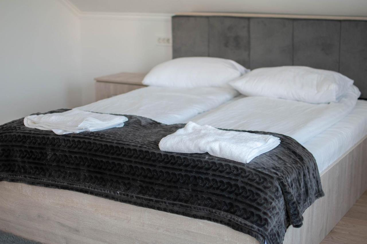 Casa Abiiani Hotel Oradea Buitenkant foto