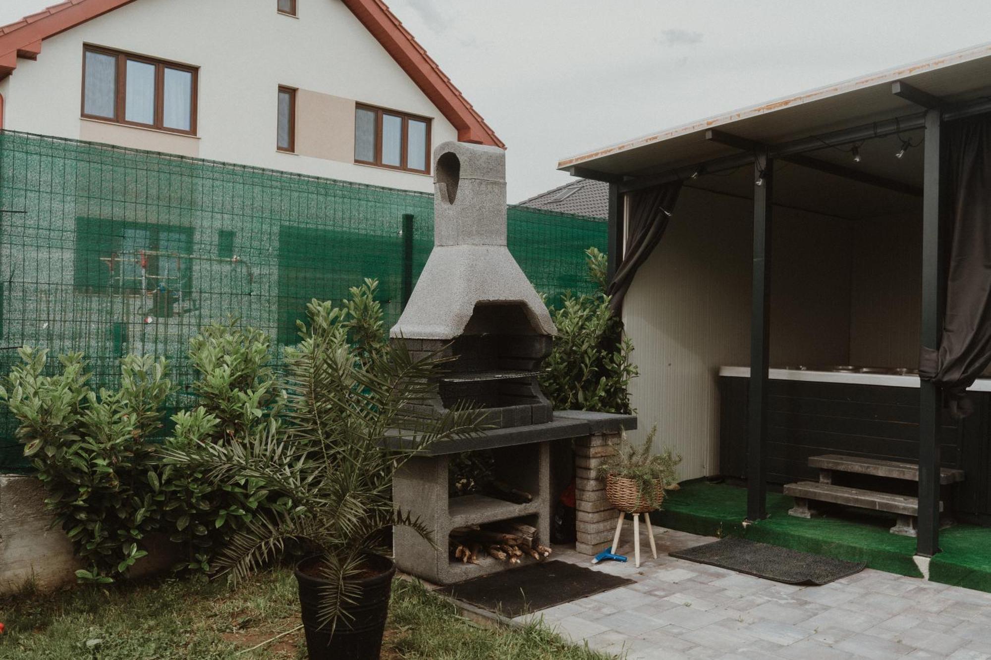 Casa Abiiani Hotel Oradea Buitenkant foto