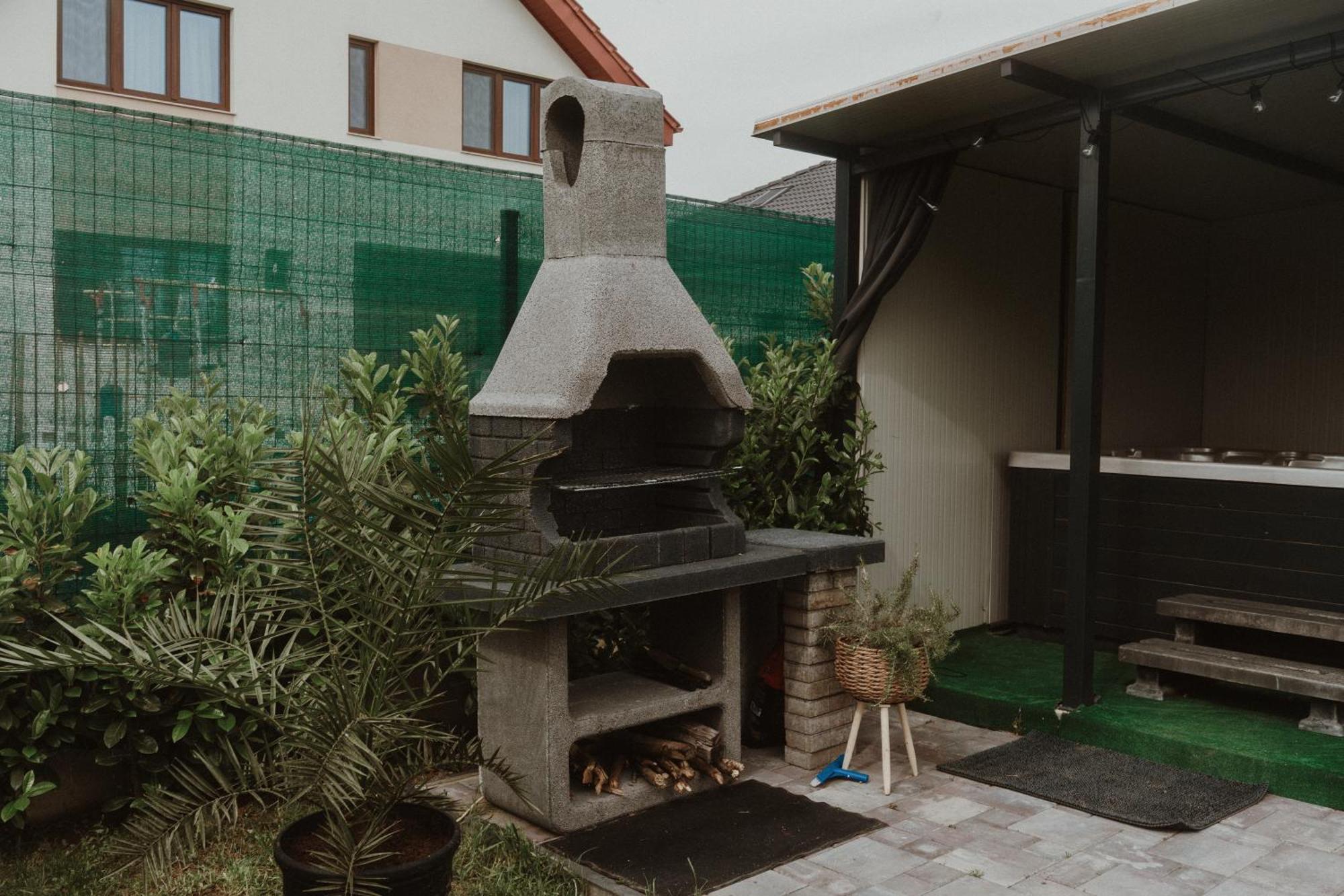 Casa Abiiani Hotel Oradea Buitenkant foto