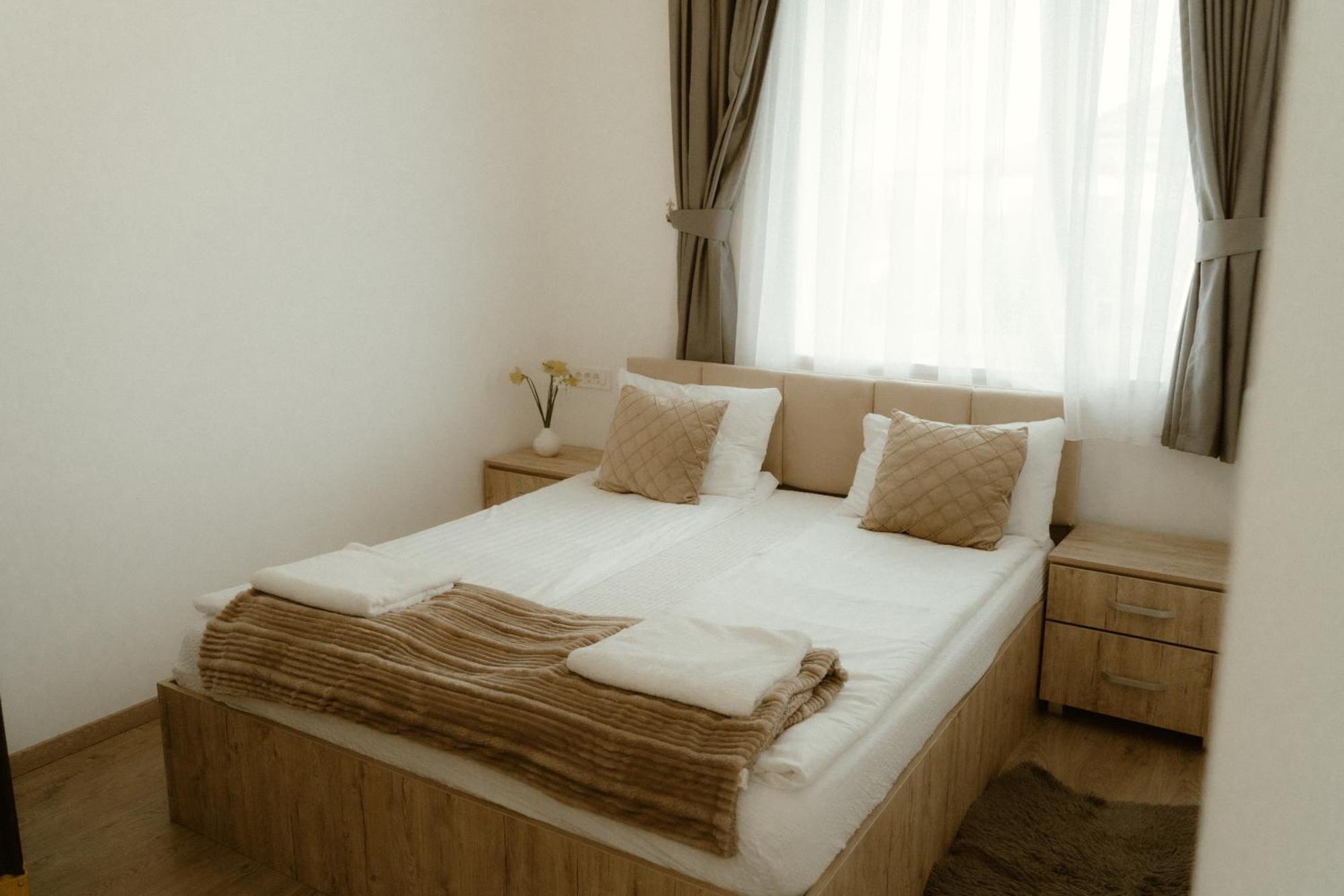 Casa Abiiani Hotel Oradea Buitenkant foto