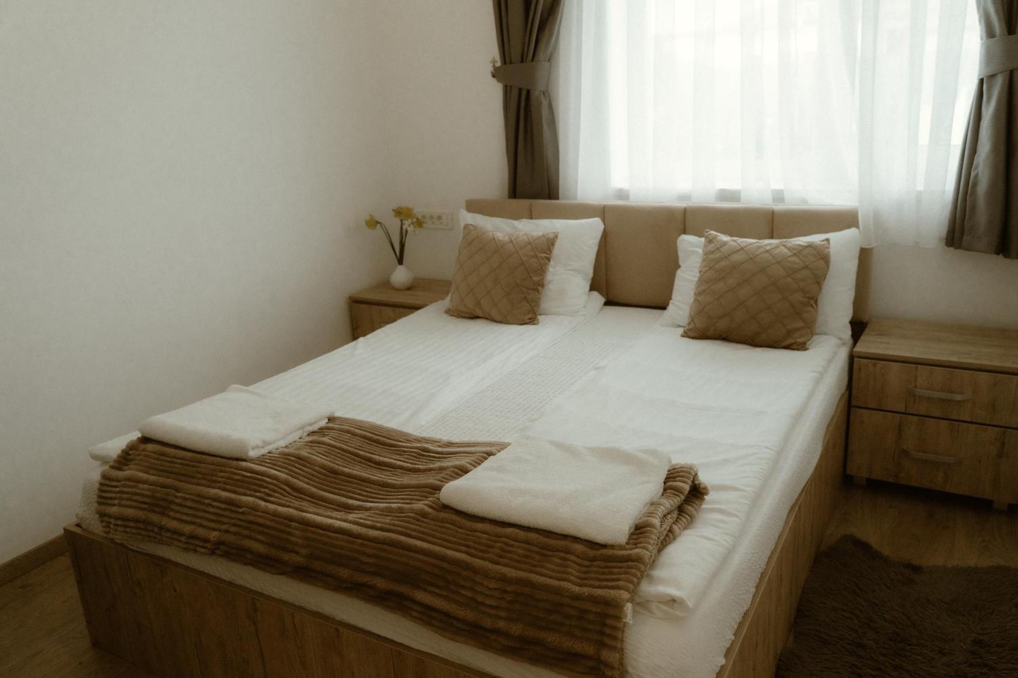 Casa Abiiani Hotel Oradea Buitenkant foto