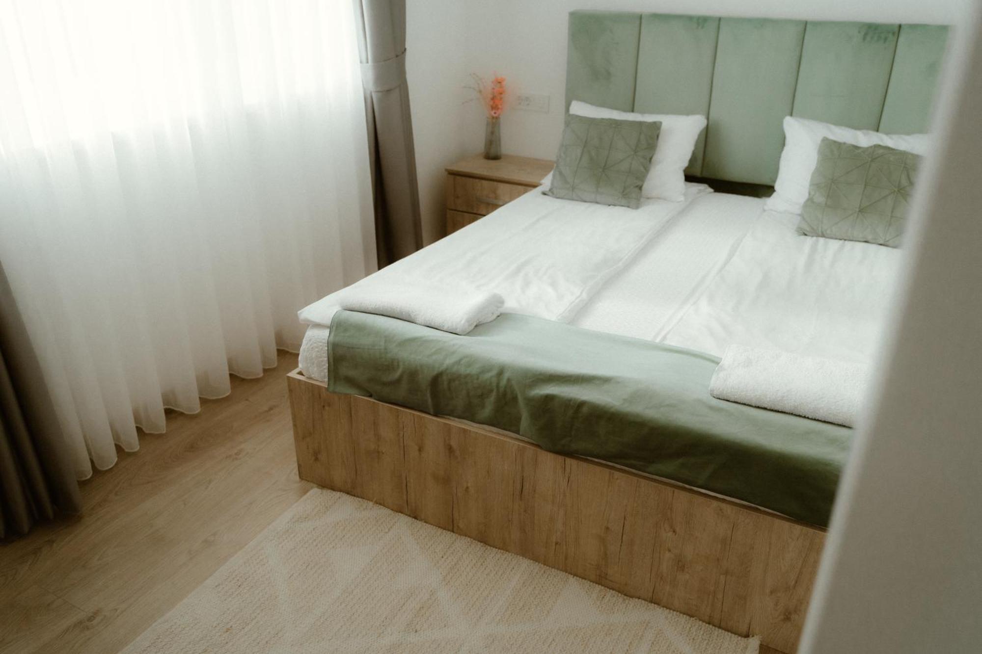 Casa Abiiani Hotel Oradea Buitenkant foto
