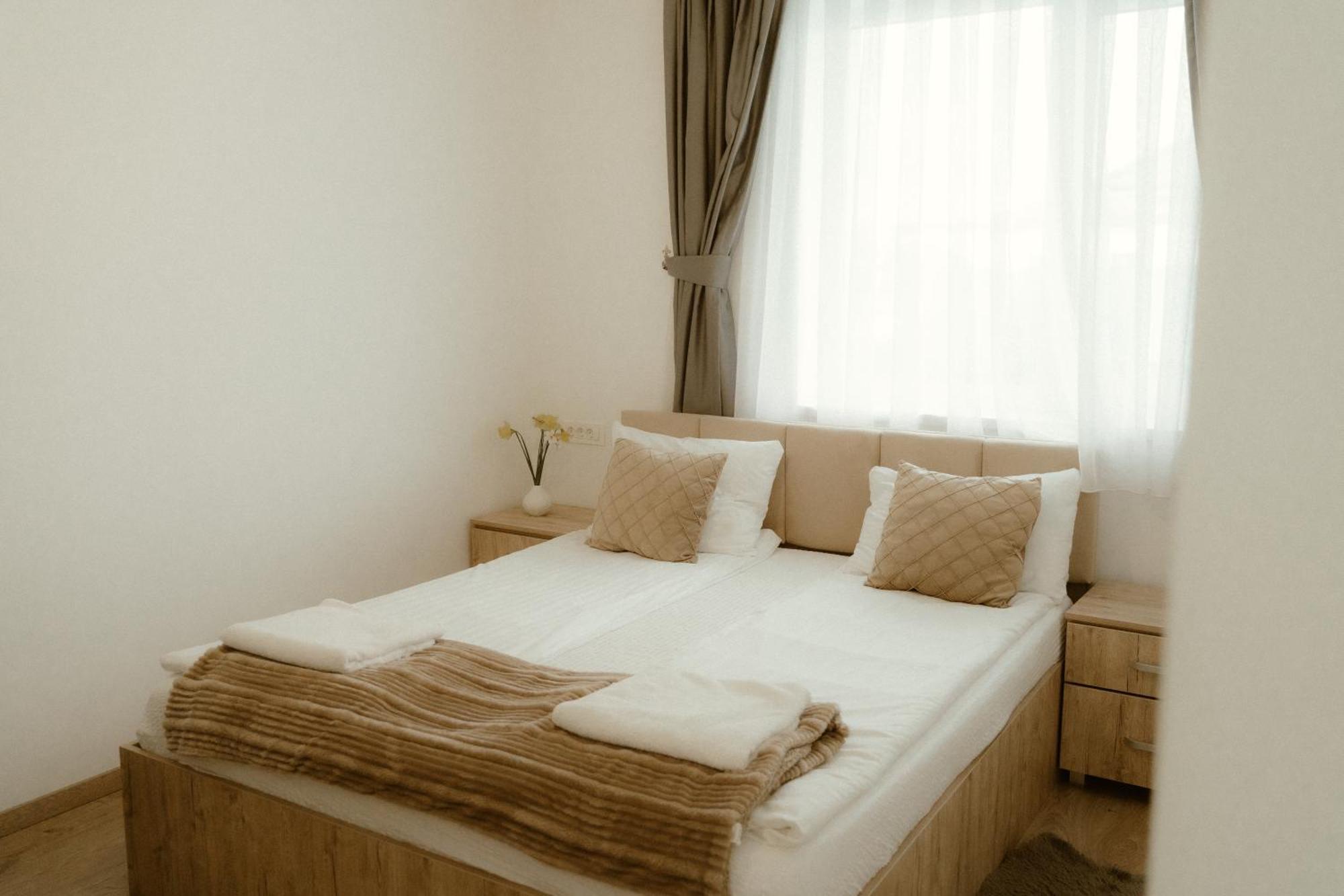 Casa Abiiani Hotel Oradea Buitenkant foto